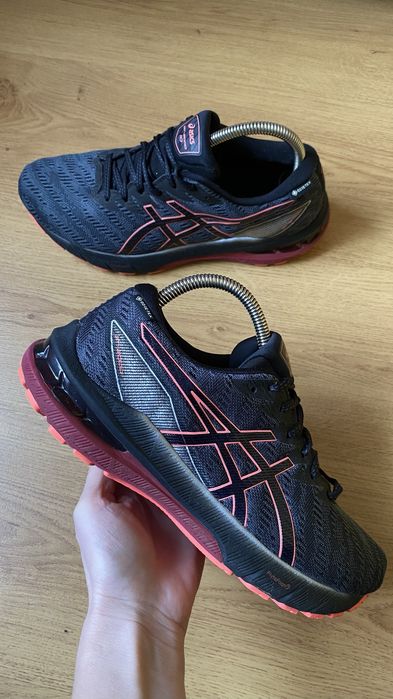 Кросівки ASICS  Gore-Tex  бігові кросовки Asics