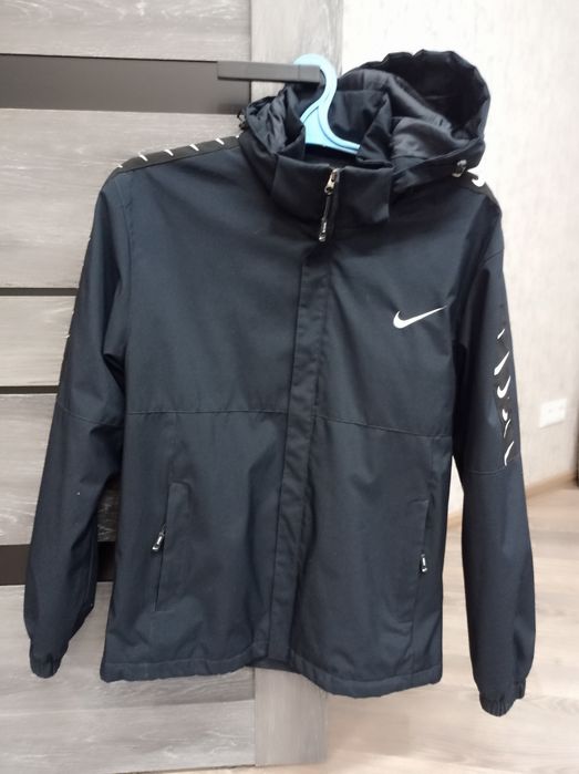 Вітровка Nike на лампасах