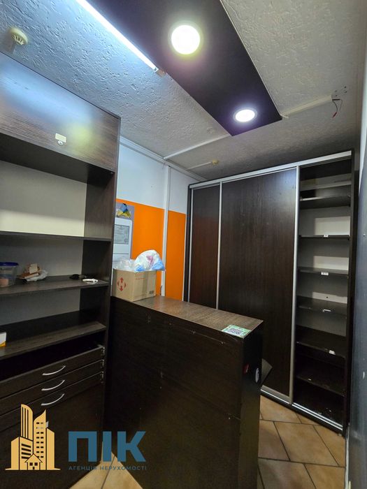 Без%! 110 м2,  підвальне приміщення (цоколь), є два фасадні входи.