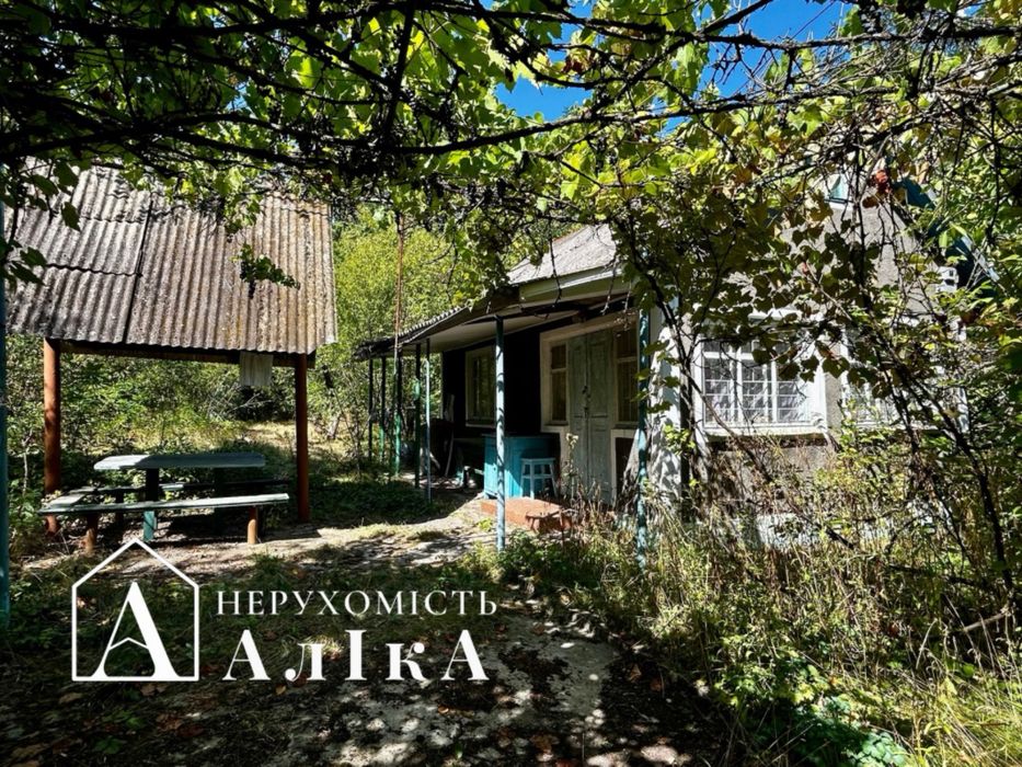 Продам дачний будинок