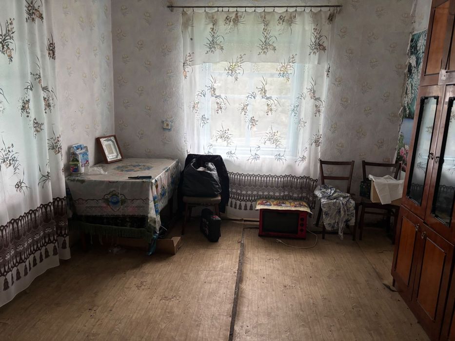 Продам цегляний будинок із земельною ділянкою 25 сот