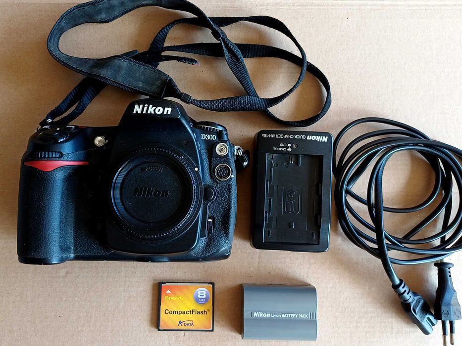 Kit Completo Nikon D300 (Apenas 57k disparos) + Mala Crumpler Muffin Top + Acessórios