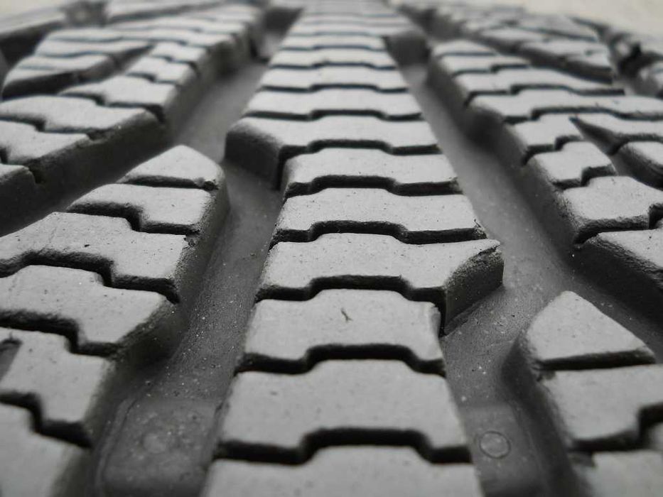 Opony całoroczne 215/50R17 95W XL Uniroyal 7mm 2021r cena za 2szt + MONTAŻ GRATIS