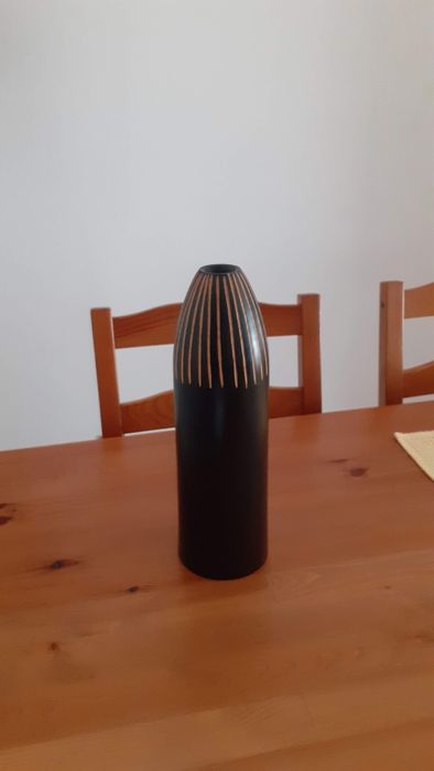 ( 2 ) Castiçais pretos em madeira + jarra ( Decoração )