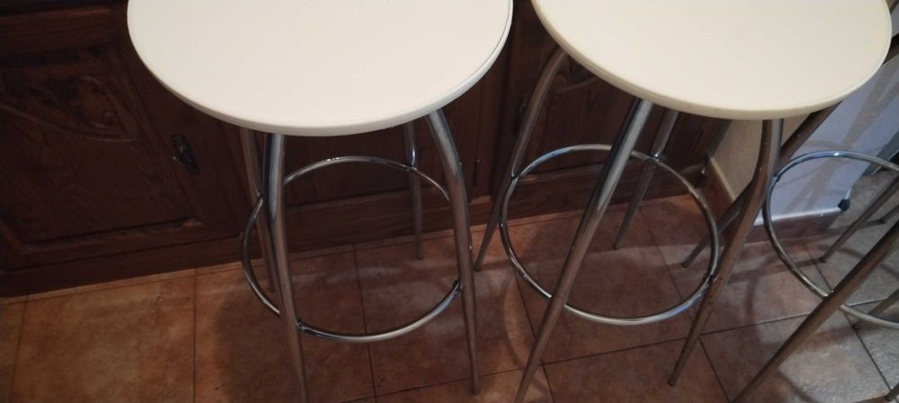 4 Bancos altos (cozinha-balcao)