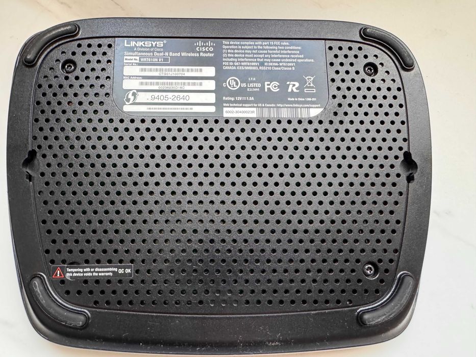 LINKSYS Simultaneus Dual-N Band Wireless Router WRT610N V1