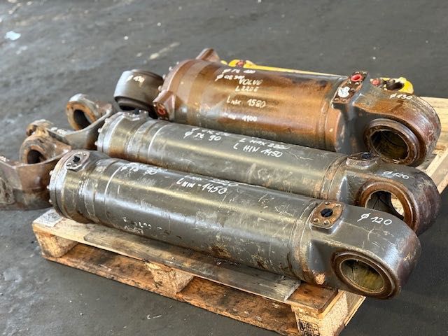 Volvo L 220 E USED HYDRAULIC CYLINDER komplet siłowników do ładowarki