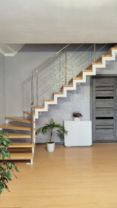 Металеві каркаси сходів вінтові консольні ступені перила лестници