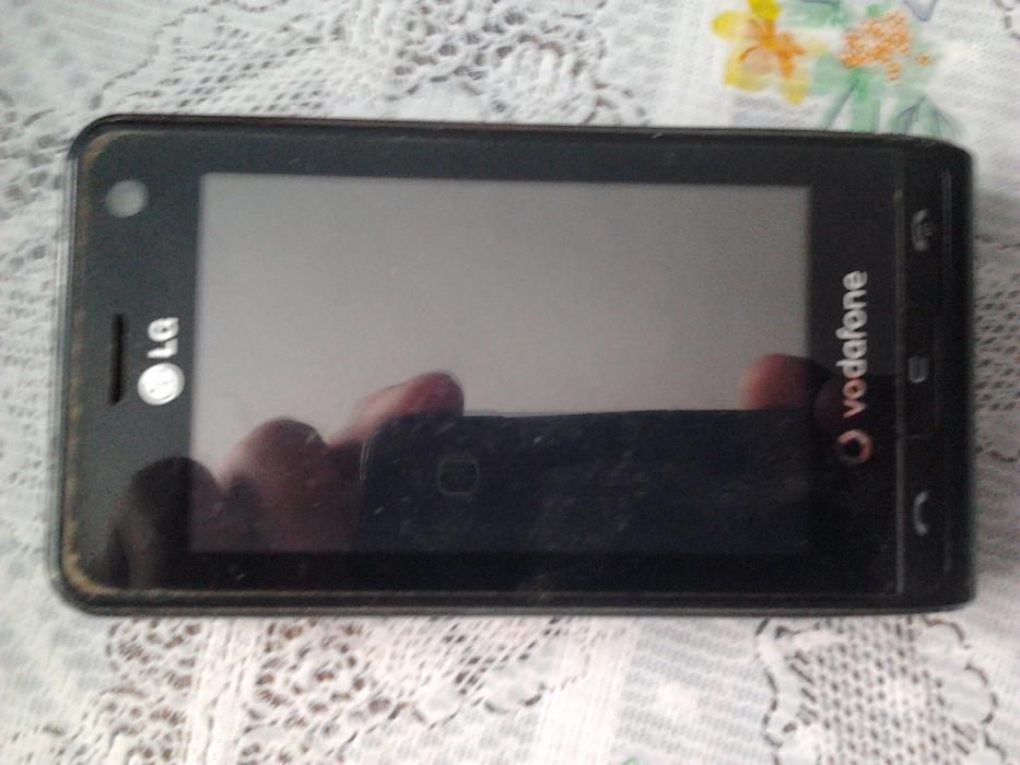 Телефон LG KU990i