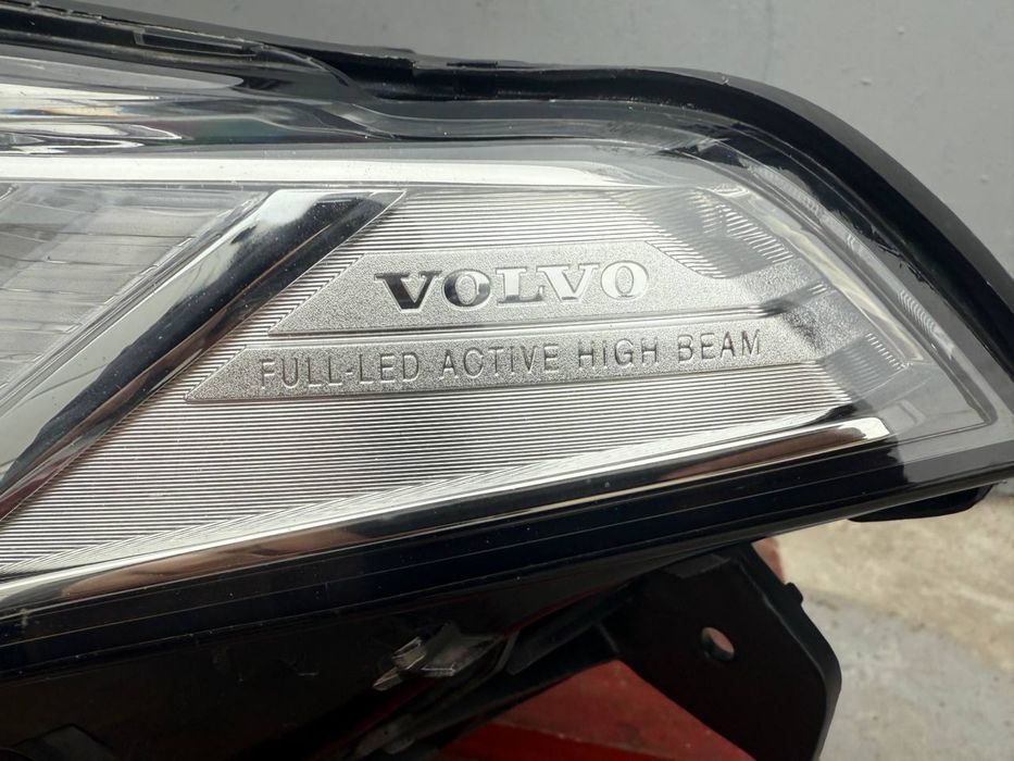 Ліва фара  Volvo XC90 2023 32404715