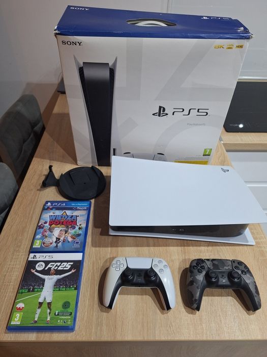 PlayStation 5 z napędem Blu-ray 825 GB