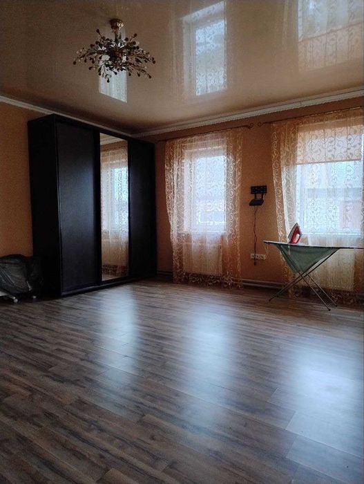 Продам кирпичный дом 108м2, земельный участок 25 соток г.Мерефа SM