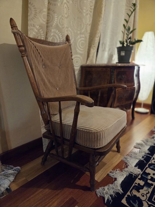 Vendo cadeirão em madeira maciça