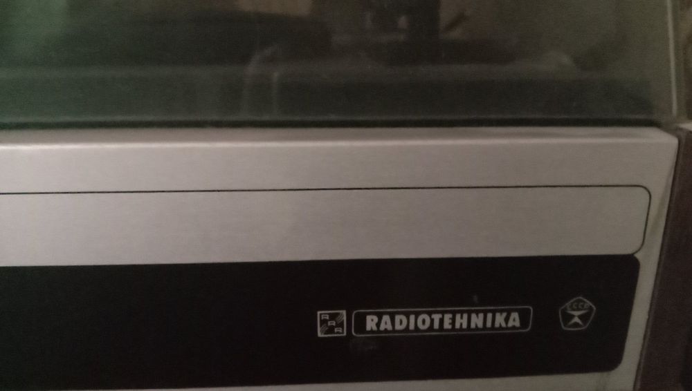 Проигрыватель "Радиотехника "Мелодия - 103" стерео с колонками. Торг.