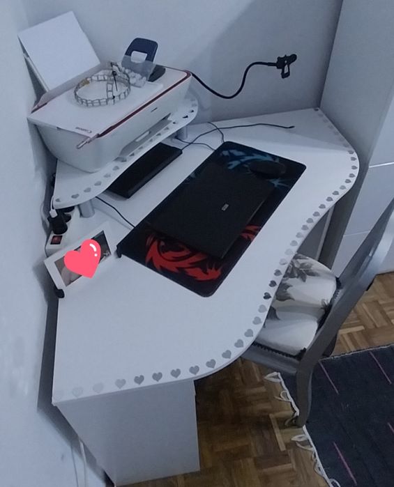 Secretária de canto Branca com 3 modolos de parteleiras,