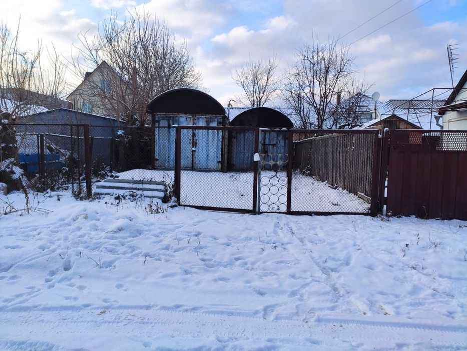 Продам 2 гаражи з місцем