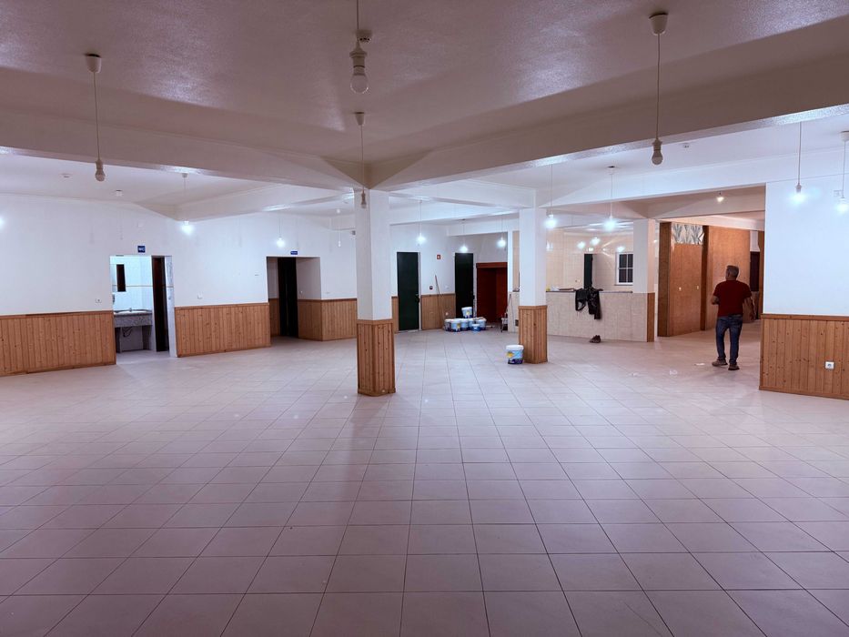 Espaço comercial e habitação com terreno