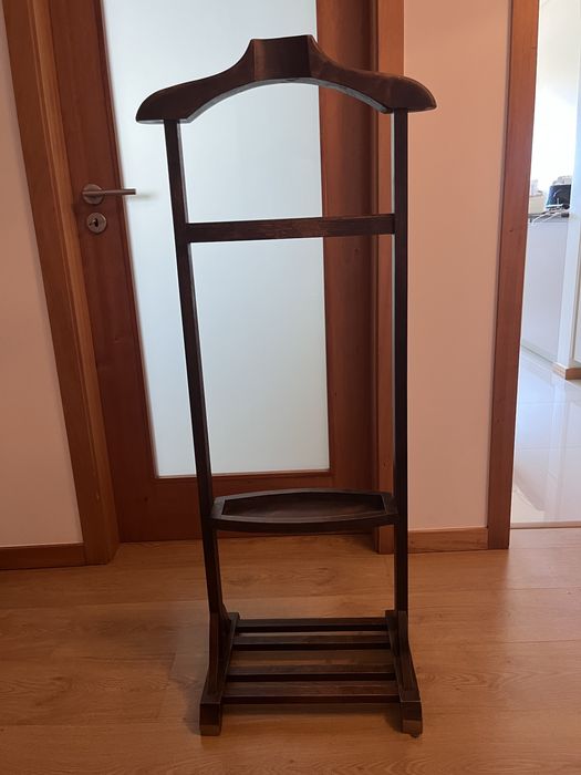 Cabide para roupa/ Mordomo em madeira