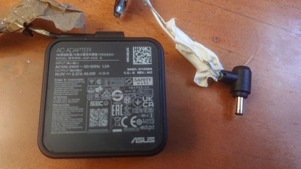 Зарядное устройство для ноутбука, 19 v, 2.37 a.