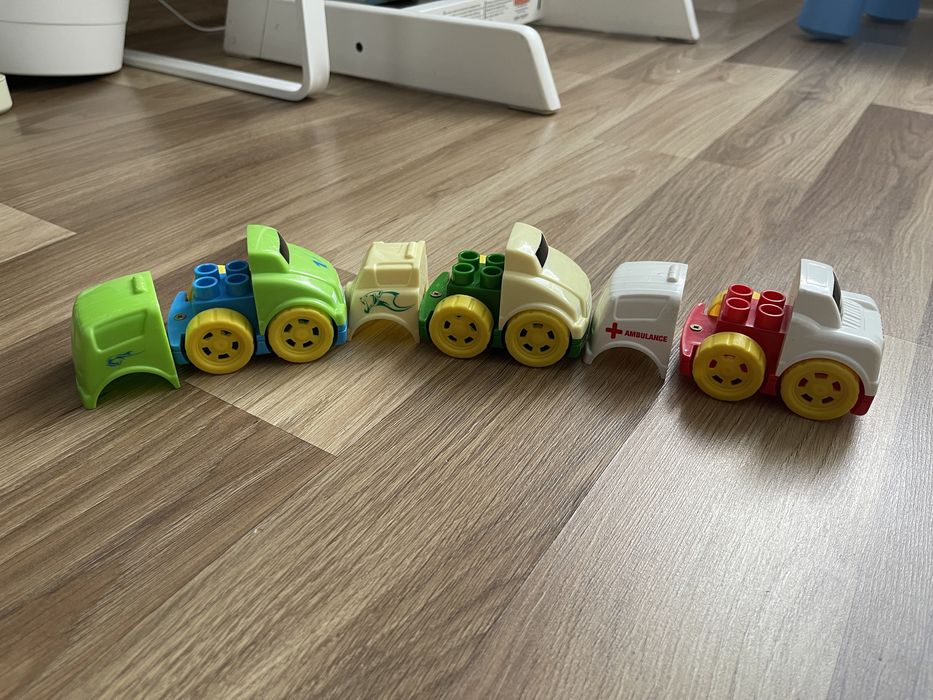Samochody do składania „lego”, ambulans i inne