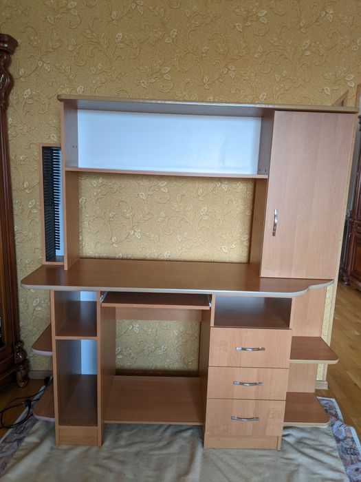 Продам комп'ютерний стіл