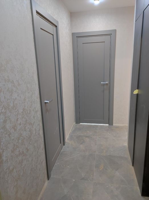 Монтаж дверей ,плинтуса. Київ , Область. Установка дверей .