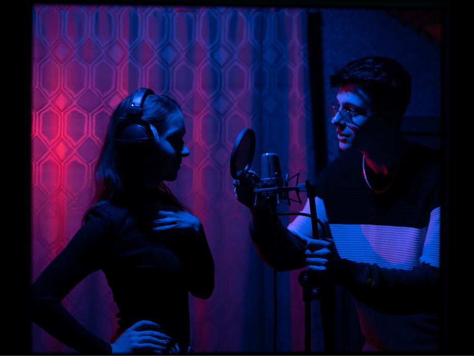 Студія звукозапису. Запис пісні. Зведення