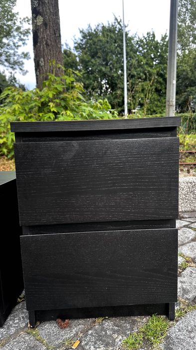 Conjunto de móveis pretos em ótimo estado