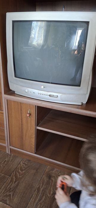 Продам телевізор (телевизор)