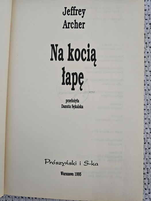 J. Archer - "Na kocią łapę"