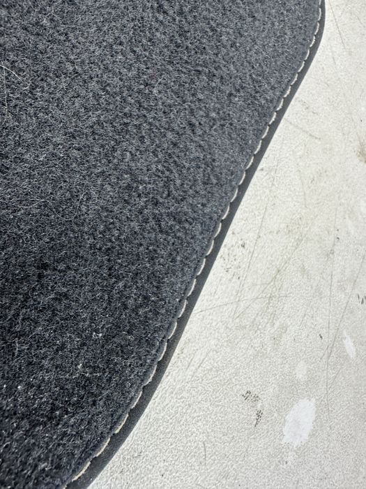 Audi A4 B8 dywaniki welurowe materialowe super stan