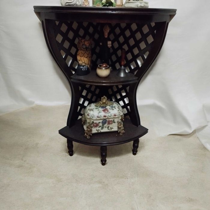 Móvel de Canto Decorativo