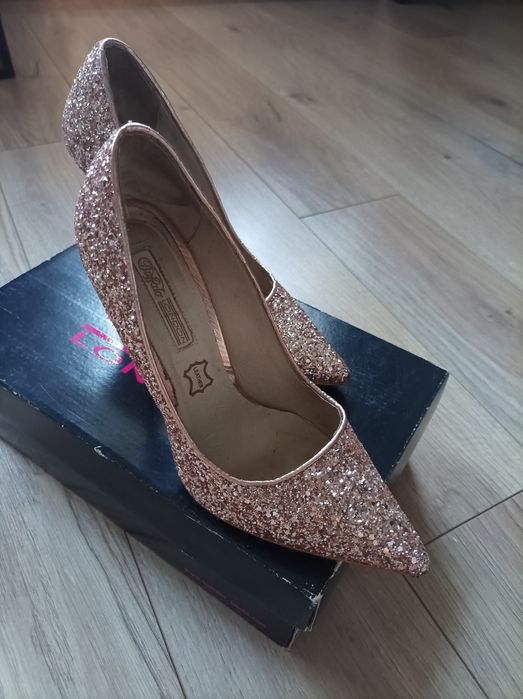 Szpilki brokatowe różowe złoto rozm. 37  stan bardzo dobry