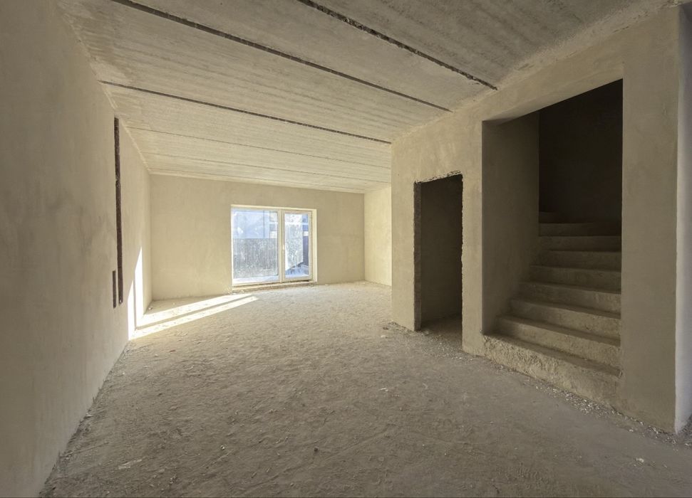 Продаж таунхауса в с. Крихівці, готовий до ремонту