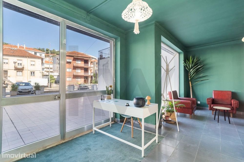 Excelente Loja para comércio/serviços com 116m2 na Rua do Brasil, Coim