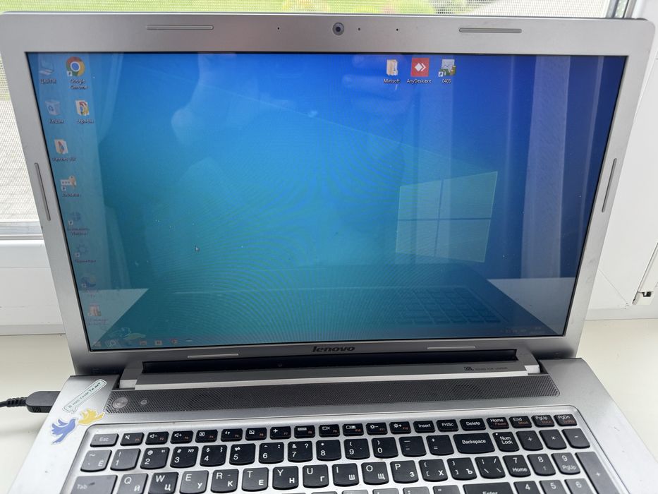 Ноутбук lenovo ноут в робочому ствні