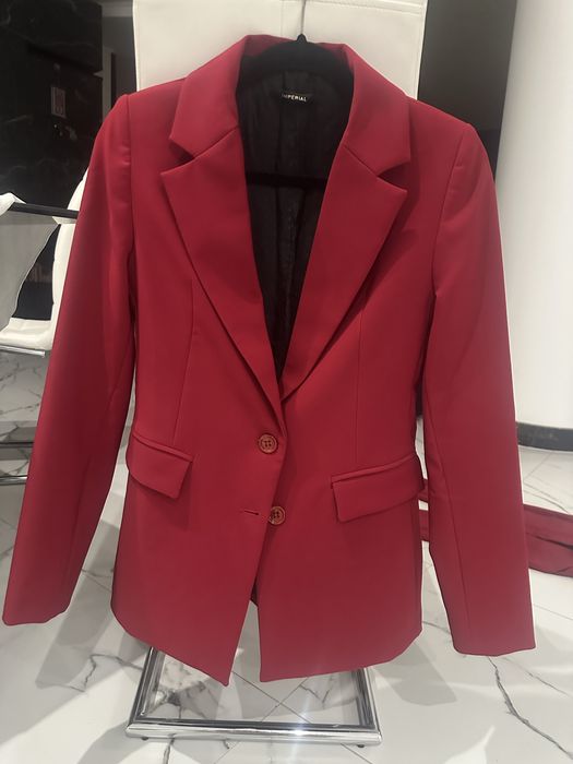 Шикарный  костюм для девушки . Придаст уверенность и настроения.