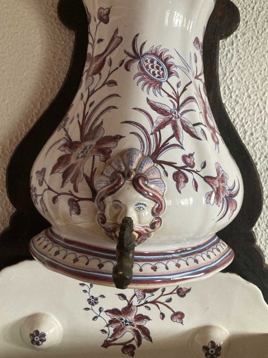 Louça -linda fonte em louça antiga