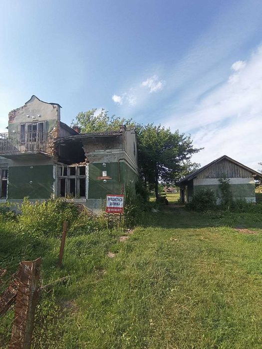 Продається ділянка біля Галича в затишному місці з будинком під знос !