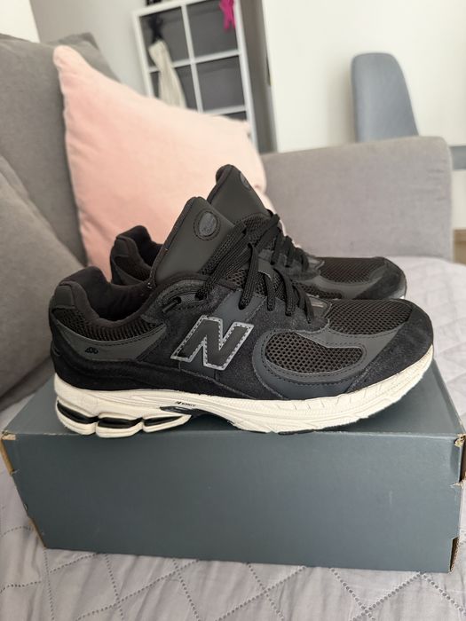 New balance 2002R