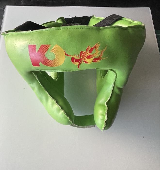 Saco de boxe infantil com luvas e capacete