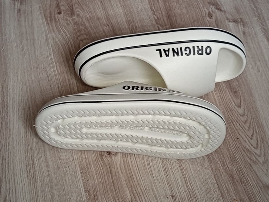 Białe klapki piankowe original. Nowe