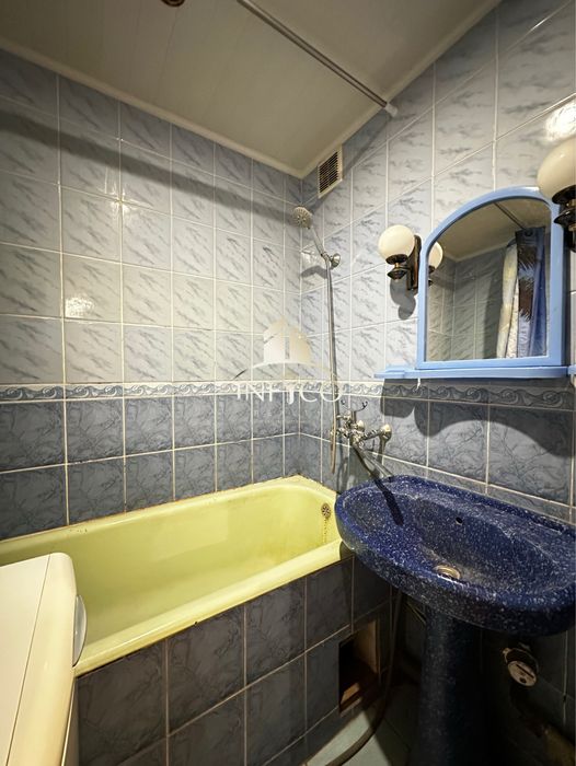 Продаж трикімнатної квартири в ПЗР з величезним балконом
