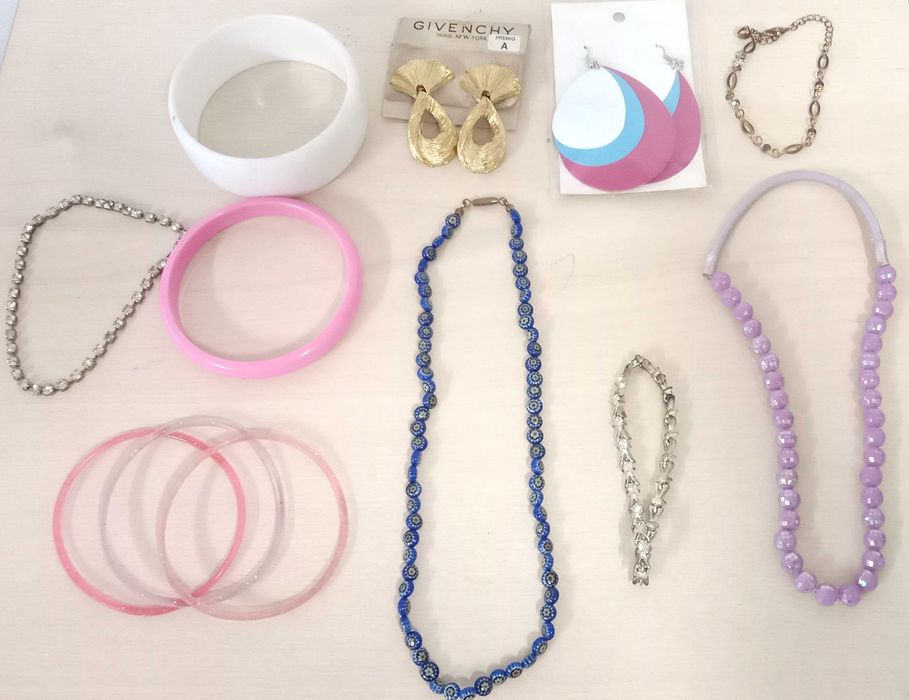 Fios, pulseiras e brincos, lote todo por 5€