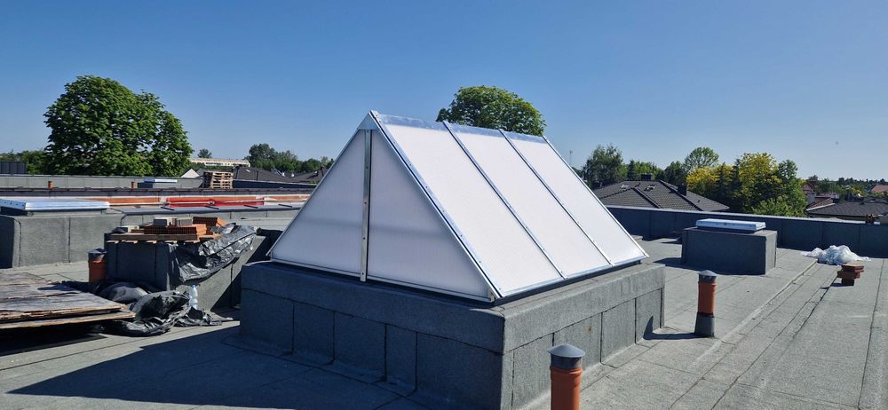 Świetliki dachowe, pasma świetlne, wyłazy dachowe - producent