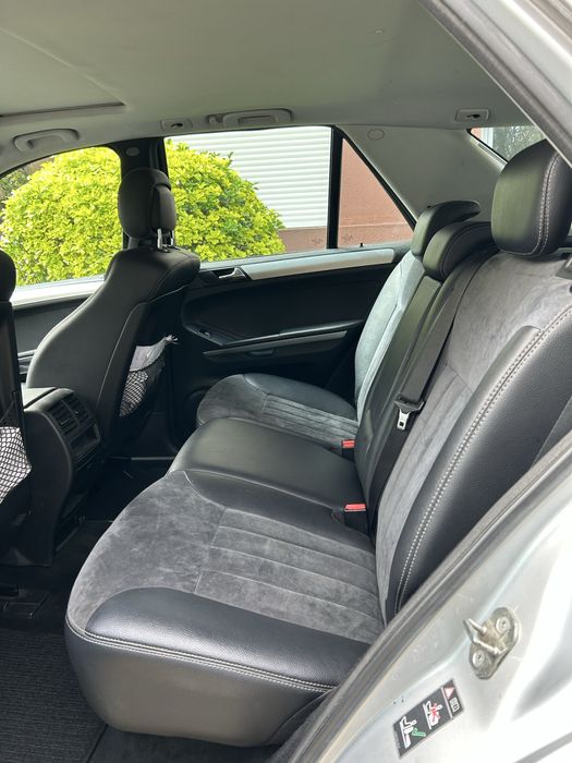 Mercedes ML320 cinzento