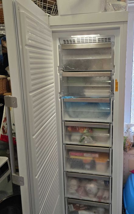 Arca congeladora vertical Whirlpool