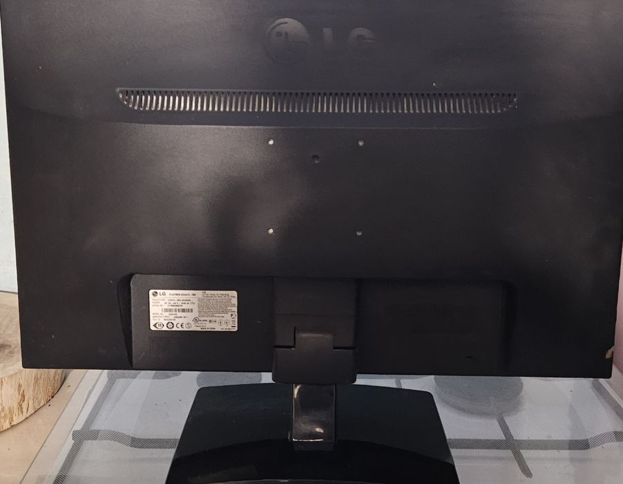 Monitor LG oraz komuter Asus