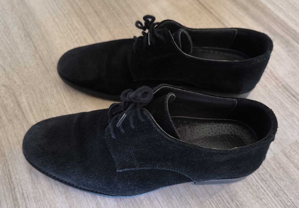 Sapatos pretos Nº39 em Camurça – como novos