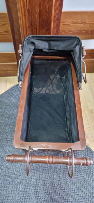 Wózek z lakami.   .